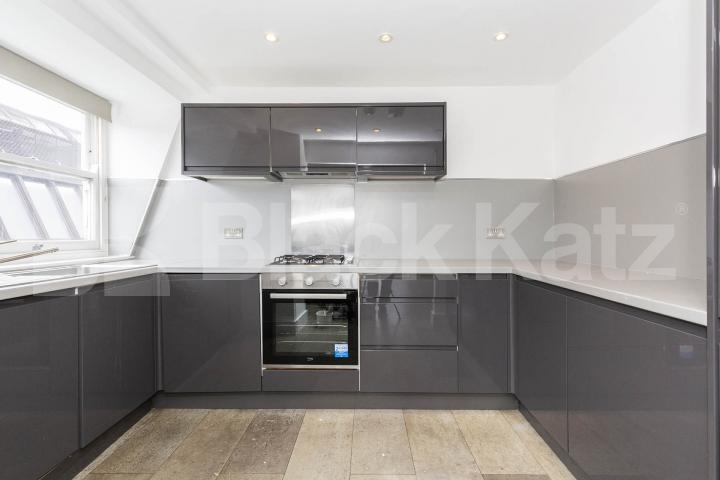 3 bed 2 bath within a warehouse conversion with private south facing terrace Berry Street, Clerkenwell